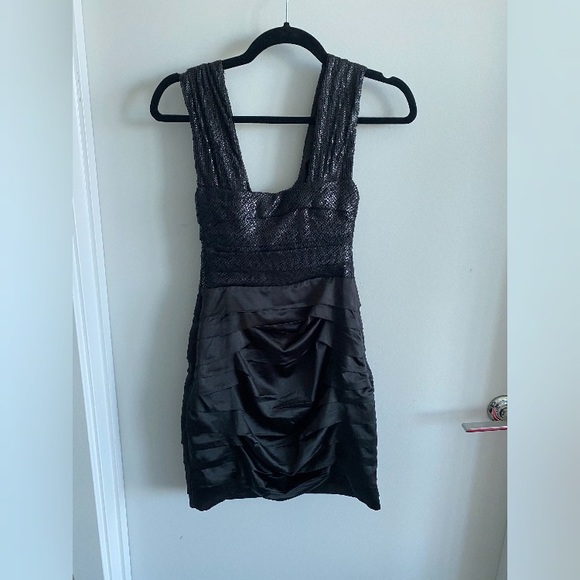 Express black sequin bodice ruched dress Size 0 - Picture 6 of 9